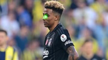 Fenerbahçe-Beşiktaş derbisinde lazer tutan taraftar gözaltına alındı