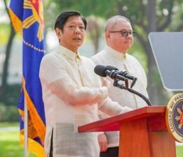 Filipinler Devlet Başkanı, yeni hükümeti kurmak için kabinesinin istifasını istedi