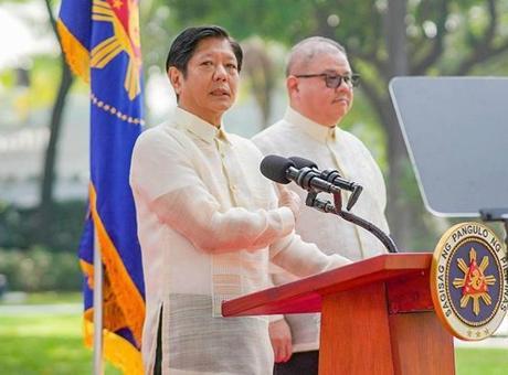 Filipinler Devlet Başkanı, yeni hükümeti kurmak için kabinesinin istifasını istedi