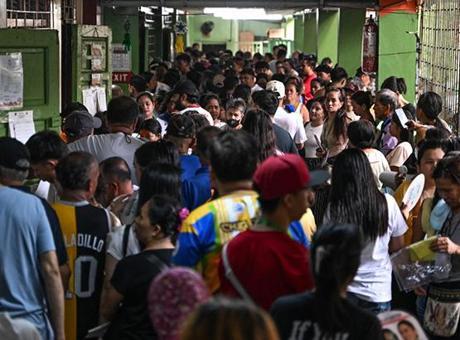 Filipinler’de milyonlarca kişi kritik ara seçimlerde sandık başında