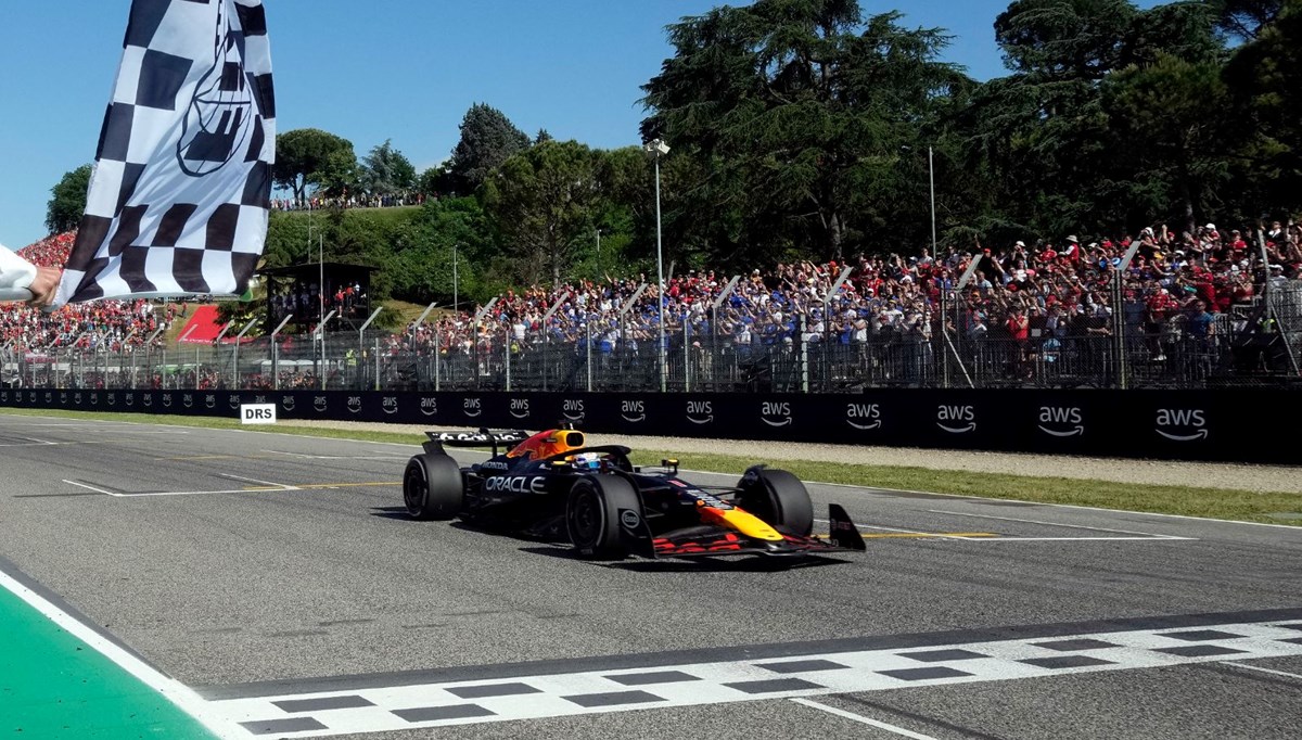 Formula 1’de kazanan Verstappen