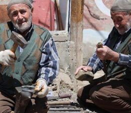 Gençler ‘zor’ diye uzak duruyor o 63 yıldır bu işi yapıyor! Sadece 300 TL için…