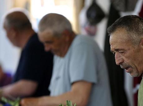Günlük ortalama kazanç: 2 bin 500 TL! Eli hızlı 20 erkek’ ekip kurdu, her sene buraya geliyor