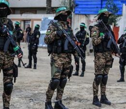 Hamas: İsrail, Gazze’deki sivil katliamları yalan ve oyalama açıklamalarıyla örtbas etmeye çalışıyor
