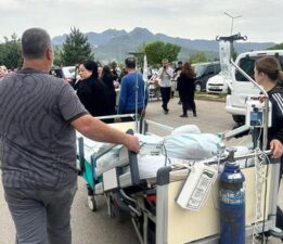 Hastanede korku dolu anlar! Yoğun duman nedeniyle hastalar tahliye edildi