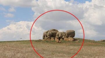 Henüz sırrı çözülemedi! Tepenin tam ortasında esrarengiz kayalar