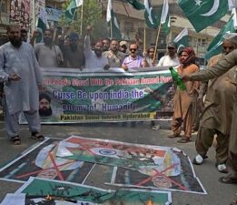 Hindistan ordusu: Pakistan dün gece sınır hattı boyunca topçu ateşini sürdürdü