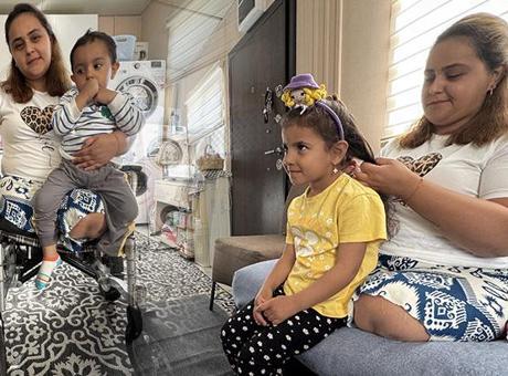İki bacağı ampute edilen depremzede anne: Çocuklarım için güçlü olmak zorundayım
