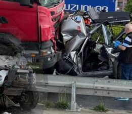 İki TIR arasında can pazarı! Zincirleme kazada kan donduran görüntü
