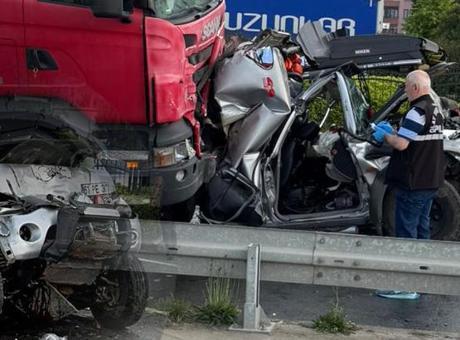 İki TIR arasında can pazarı! Zincirleme kazada kan donduran görüntü