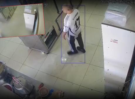 İş yerinde düdüklü tencere patladı! O anlar anbean kaydedildi