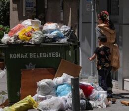İşçiler greve gitti, şehir çöp kente dönüştü