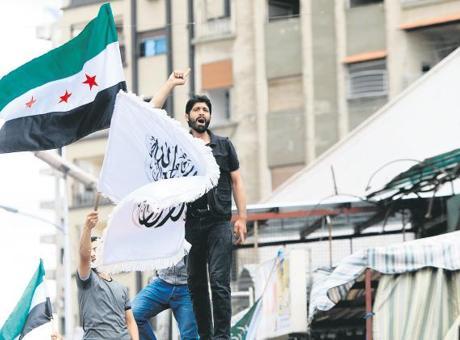 İsrail, Suriye’ye bomba yağdırdı
