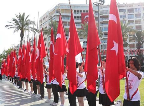 İzmir’de 19 Mayıs coşkuyla kutlandı
