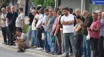 İzmir’de grev 2. gününde! Vatandaş durakta, araçlar yolda bekliyor