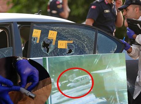 İzmir’deki katliam görüntüleri ortaya çıktı! Otomobildeki aileyi taradılar