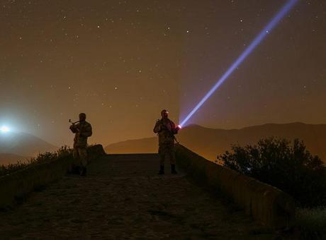 Jandarma başında nöbet tutuyor! Gündüz dron, gece termal kamera devrede