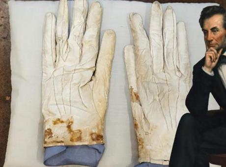 Kanlı eldivenler rekor fiyata satıldı! Abraham Lincoln’ün eşyaları vakfın borçlarını kapatacak