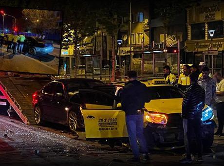 Kayseri’de zincirleme kaza! 4 araç birbirine girdi