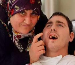 Kimliği belirsiz felçli Rus gence 10 yıl annelik yaptı! Oscar’a Türkiye’den yürek yakan aday