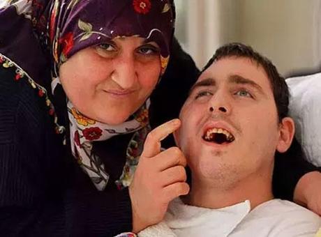 Kimliği belirsiz felçli Rus gence 10 yıl annelik yaptı! Oscar’a Türkiye’den yürek yakan aday
