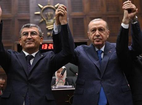 Konya Milletvekili Hasan Ekici ve 4 belediye başkanı AK Parti’ye katıldı
