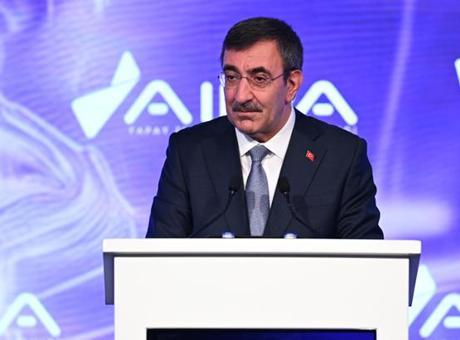 ‘Küresel yapay zeka yarışında oyun kuran öncü bir ülke olmayı hedefliyoruz’