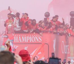 Liverpool şampiyonluğu kutladı