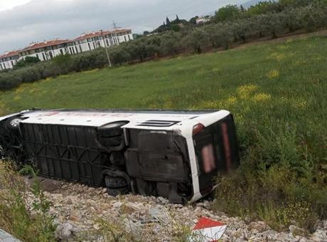 Manisa’da yolcu otobüsün devrildi! 16 kişi yaralandı