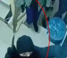 Mardin’de kar maskeli 4 kişi husumetlilerinin kapısını parçaladı! İşte o anlar