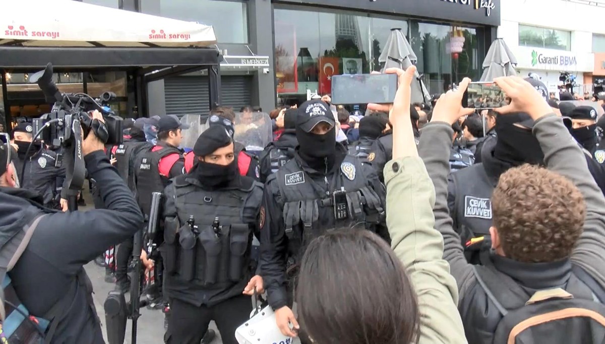 Mecidiyeköy’de gerginlik: Taksim’e yürümek isteyen grup engellendi