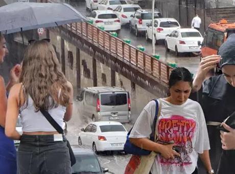 Meteoroloji uyardı! Şiddetli sağanaklar geliyor! 11 ilimize sarı kodlu uyarı verildi