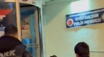 Metrobüs durağında şoke eden ticaret! Çantadan çıkanlar şaşkına çevirdi