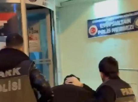 Metrobüs durağında şoke eden ticaret! Çantadan çıkanlar şaşkına çevirdi