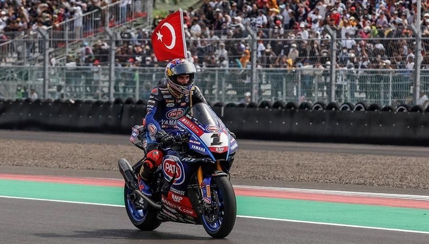 Milli motosikletçi Toprak Razgatlıoğlu Çekya’da birinci oldu