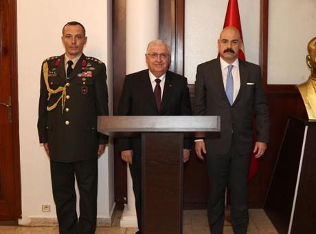 Milli Savunma Bakanı Güler resmi ziyaretlerde bulunmak üzere Kamerun’a gitti
