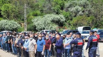 Minik bebeğin ölümü sonrası köy diken üstünde! Cenazeye katılan herkes maske taktı