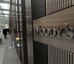 Moody’s’ten flaş karar! ABD’nin kredi notu düşürüldü