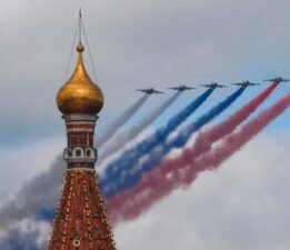 Moskova’daki Kızıl Meydan’da kutlanan Zafer Günü’nden görüntüler