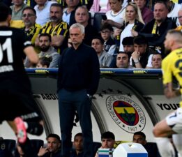 “Mourinho’nun iflası” (Spor yazarları derbiyi değerlendirdi)