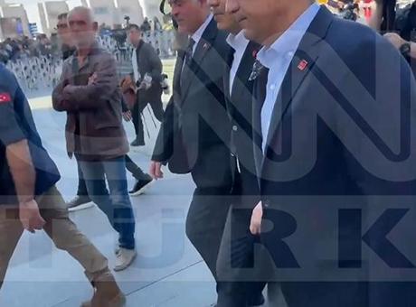 Özgür Özel’e yumruklu saldırıyı gerçekleştiren şüphelinin tören öncesi görüntüleri ortaya çıktı