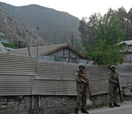 Pakistan hükümeti Hindistan’ın saldırıları sonrası orduya ‘karşılık verme’ yetkisi verdi