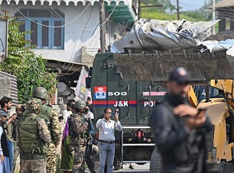 Pakistan ordusu, Hindistan’ın 3 havalimanını hedef alan saldırılarına karşılık verdi