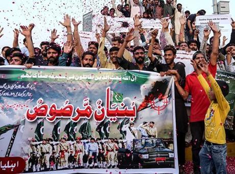 Pakistan’dan, Hindistan ile yapılan ateşkesin ardından orduya destek gösterisi