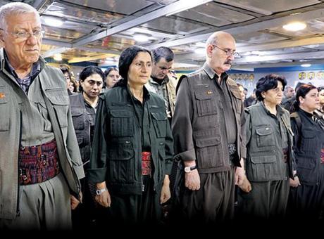 PKK’nın feshedildiğinin ilan edildiği fotoğrafı uzmanlar analiz etti: Örgüt yöneticilerinin zoraki vedası