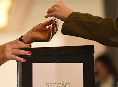 Portekiz’de sağ ittifak seçimleri kazandı, aşırı sağ yükseldi, sol parti çöktü