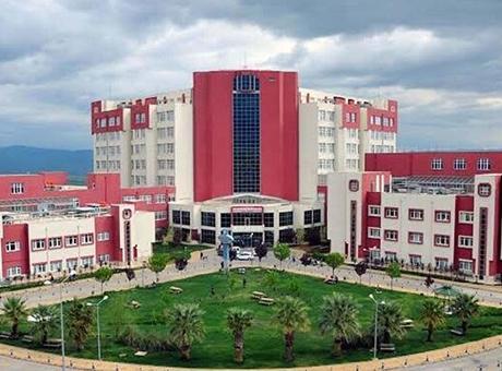 Profesör ve sekreterine ‘bıçak parası’ adı altında rüşvet aldıkları iddiasıyla gözaltı