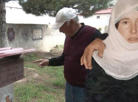 Rafet dede 54 yıllık eşini kaybetti! Volkanik taşlara adını işledi