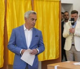 Romanya’da halk yeni cumhurbaşkanını belirlemek için sandık başında