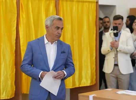 Romanya’da halk yeni cumhurbaşkanını belirlemek için sandık başında